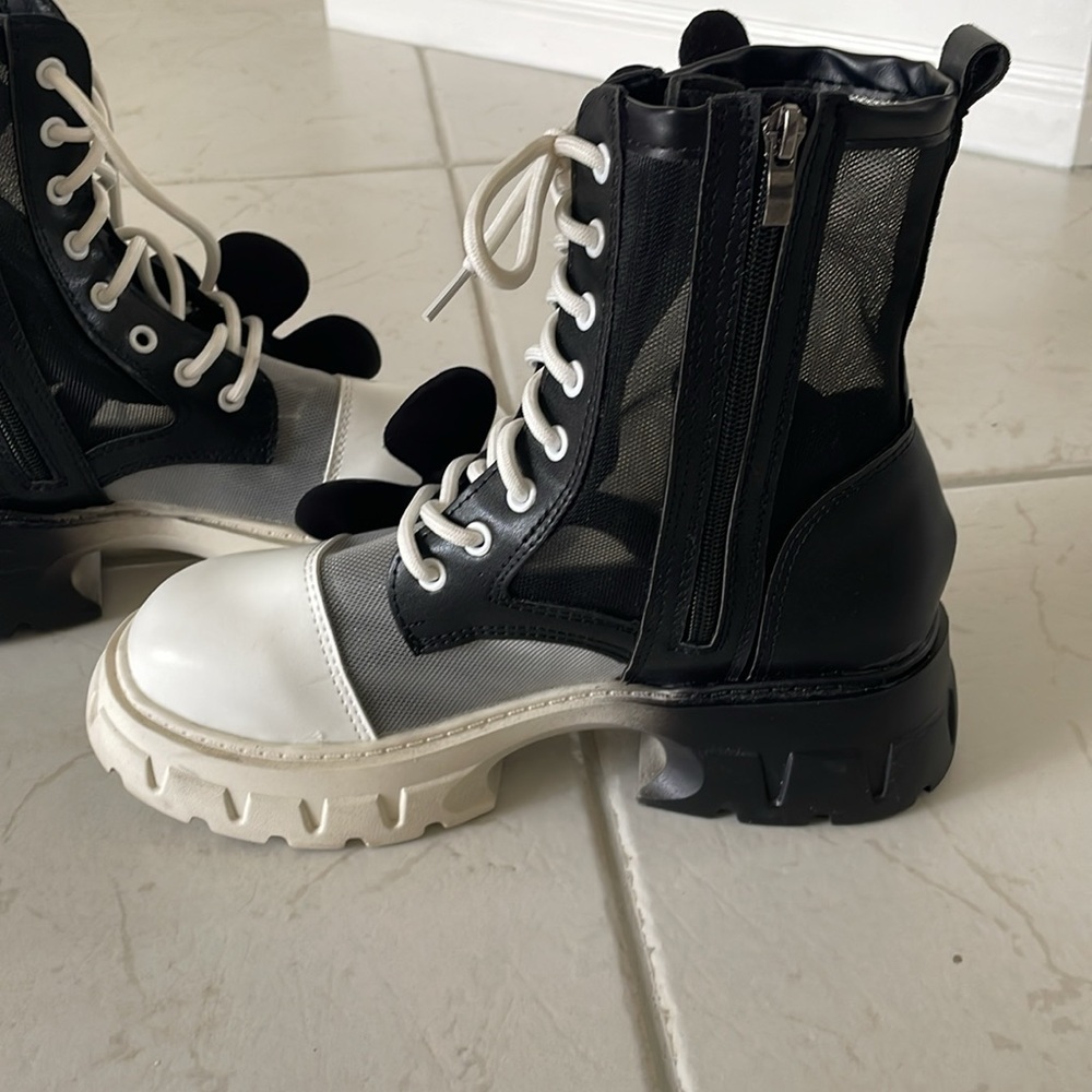 Boots - Picture 5 of 8